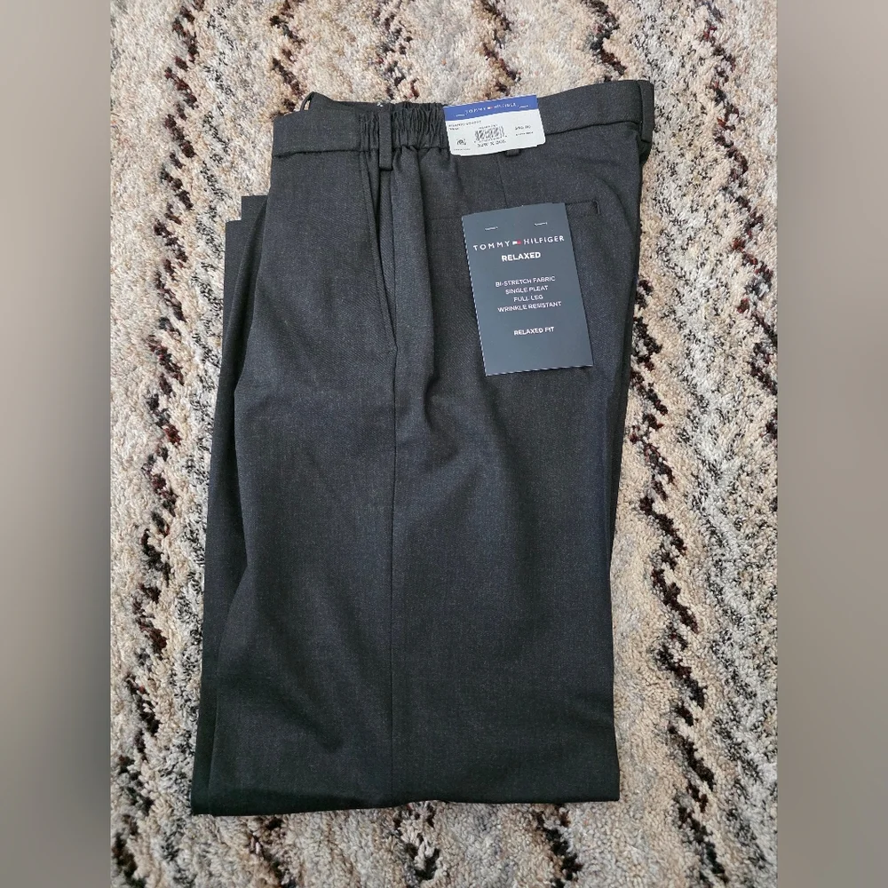 Tommy Hilfiger Mens Dress Pants 32x30 Charcoal Wrinkle Free NWT  $95 Relax Fit - Picture 2 of 7